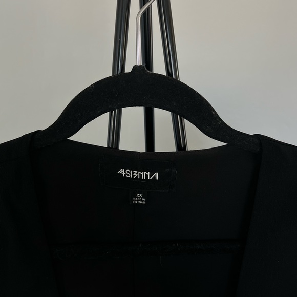 4SIENNA BLACK TOP - Picture 2 of 4